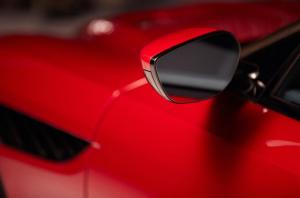 Aston Martin придумал гибридное салонное зеркало нового поколения