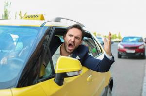 Судимым за тяжкие преступления запретят работать таксистами