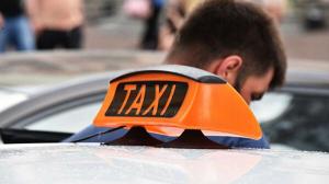 Таксист избил школьника на глазах у его матери