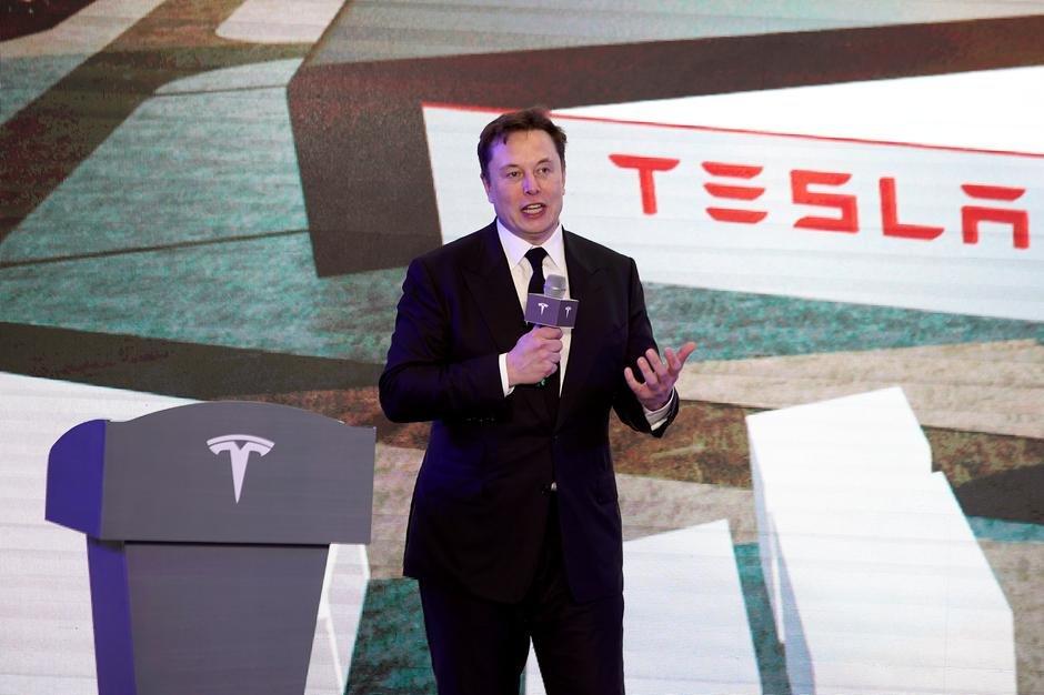 Tesla стала самым дорогим американским автопроизводителем за всю историю: она стоит больше, чем Ford и GM, вместе взятые