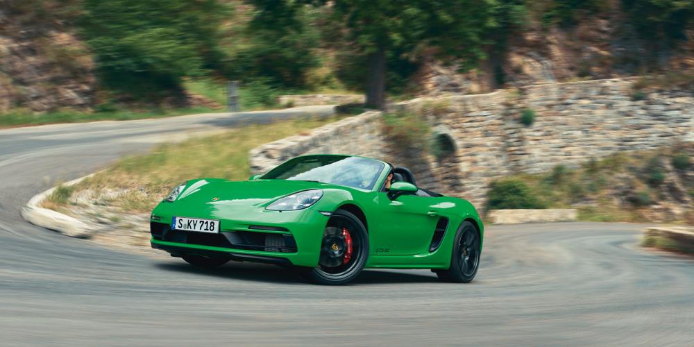 Porsche представил 718 Cayman и 718 Boxster с новым мотором для России