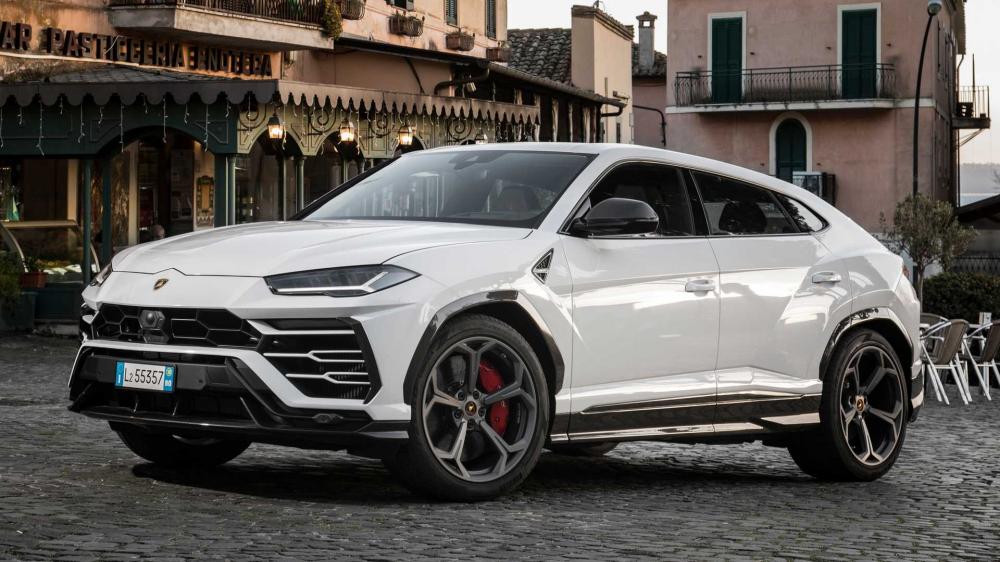 Lamborghini продала больше кроссоверов, чем суперкаров