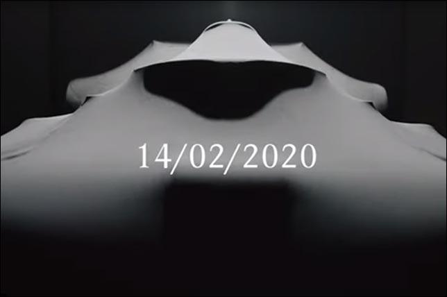 В Mercedes представят машину 14 февраля