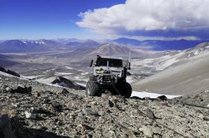 Вездеход Unimog заехал на рекордную для автомобилей высоту