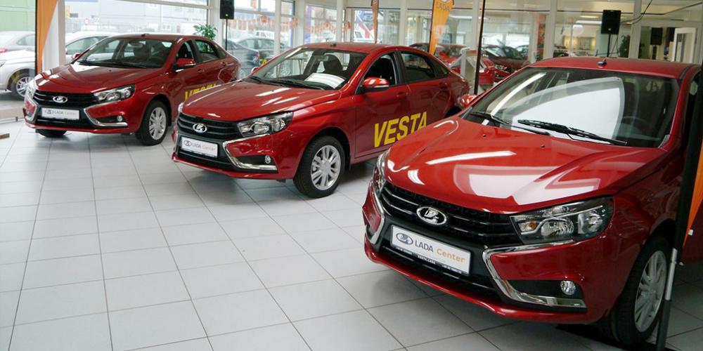 За год россияне потратили 205 млрд рублей на покупку машин Lada