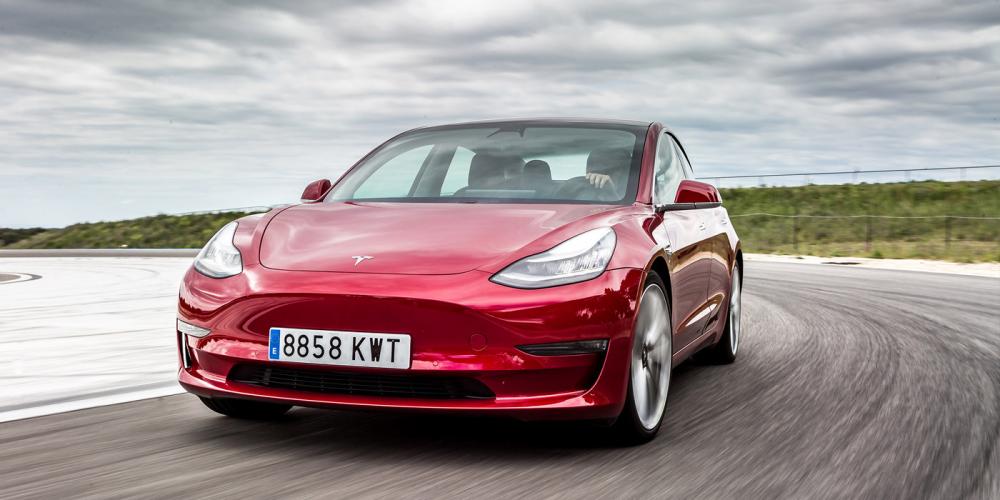 Tesla Model 3 вошел в тройку самых популярных автомобилей в Европе