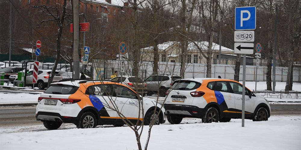Женщине, посадившей ребенка за руль, выписали штраф