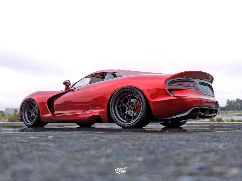 Среднемоторный Dodge Viper