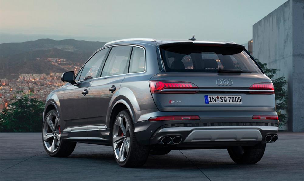 Audi назвала стоимость обновленного кроссовера SQ7 в России