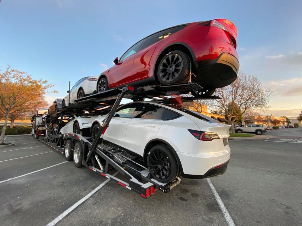 Автовоз с Tesla Model Y