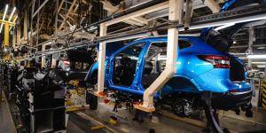 Nissan сокращает производство автомобилей в России