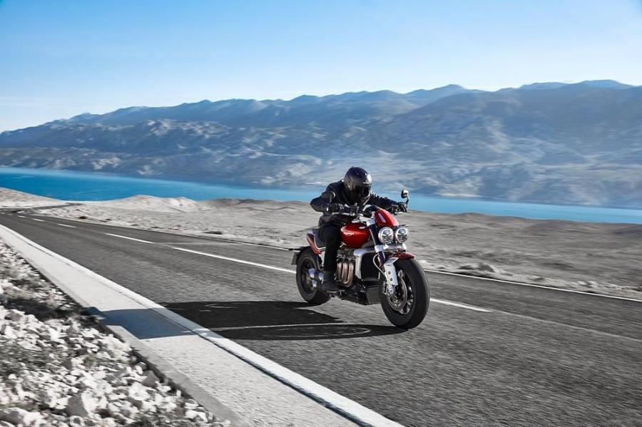 Triumph Rocket 3 ускоряется быстрее ожидаемого