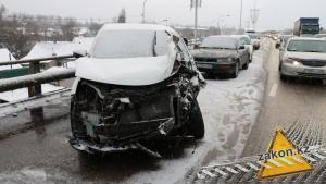 Водитель BMW спровоцировал массовое ДТП в Алматы