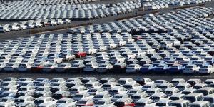 Автокомпании допустили временный отказ от новых моделей из-за курса рубля