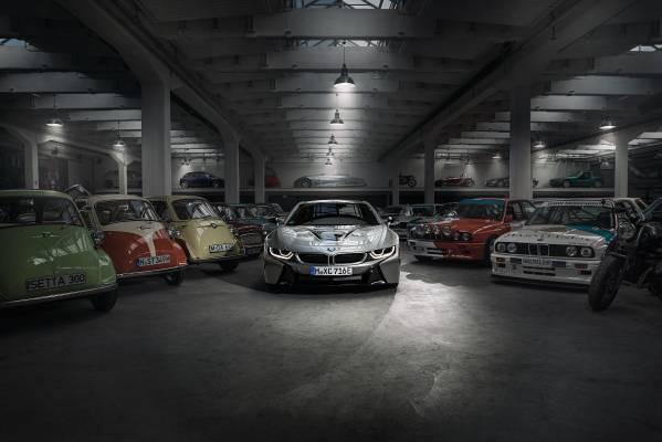BMW официально подтвердила смерть гибридов i8