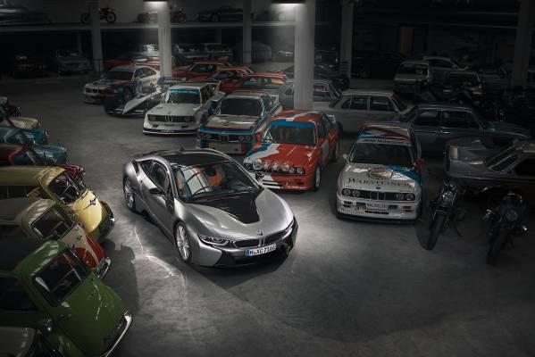 BMW официально подтвердила смерть гибридов i8