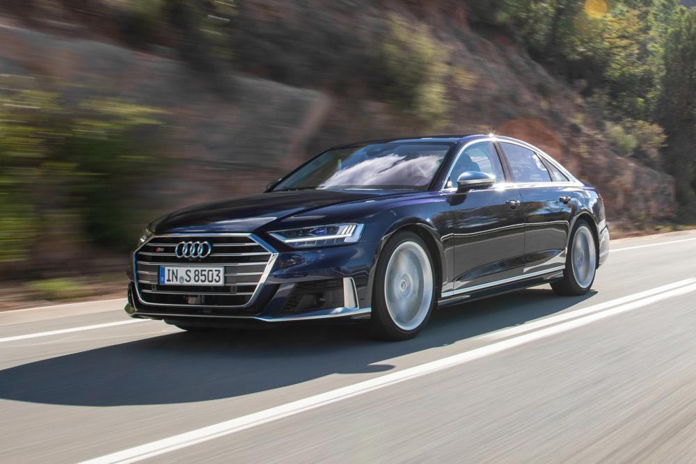 Представительский спортседан Audi S8 начали продавать в России