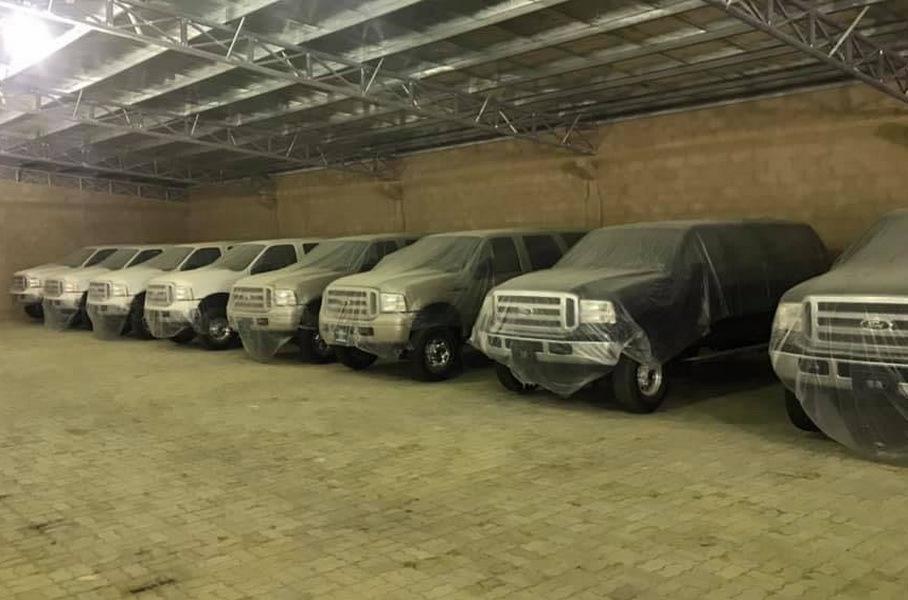 Обнаружена партия новых Ford Excursion, которые стояли без движения 15 лет