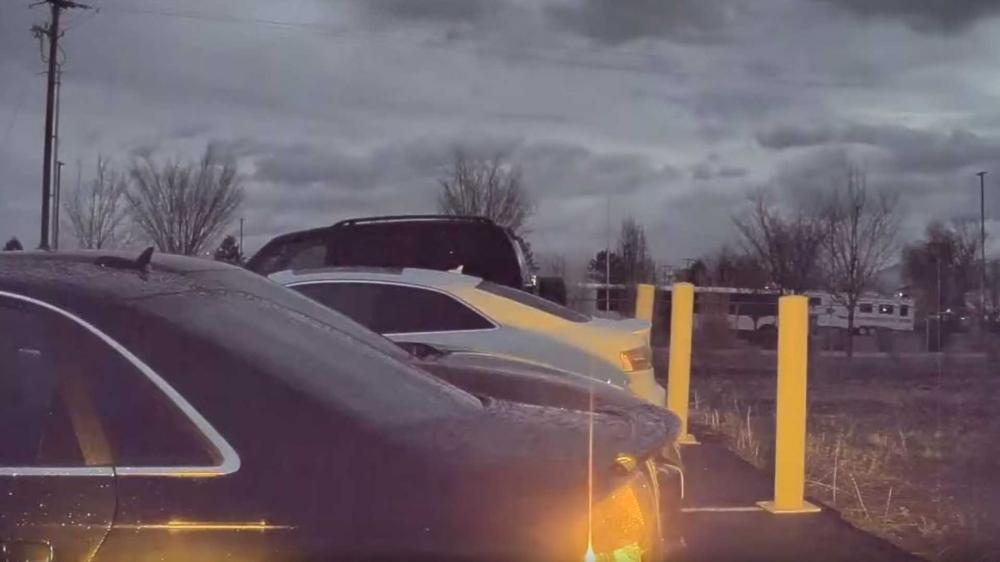 Камера Tesla запечатлела землетрясение