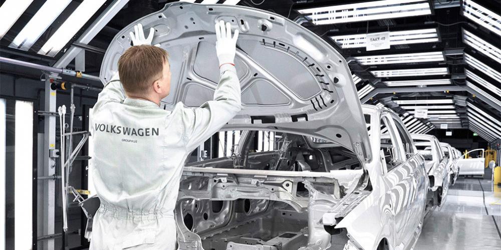 Volkswagen приостановит производство автомобилей в России