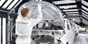 Volkswagen приостановит производство автомобилей в России