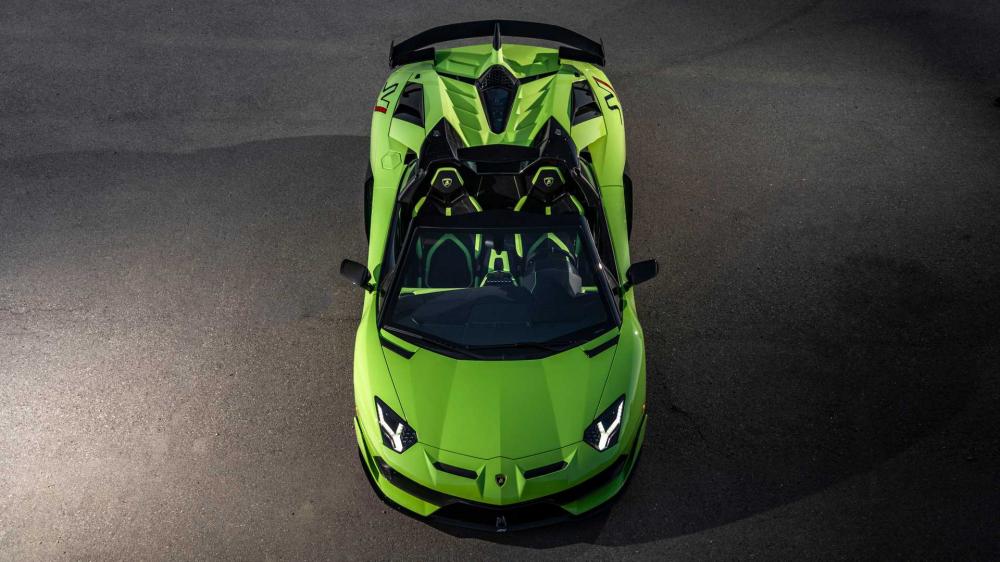 Стажер запорол новенькие Lamborghini Aventador SVJ