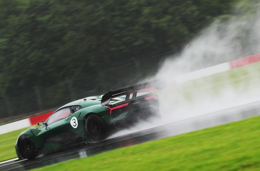 Аэродинамика гиперкара Brabham позволяет ему ездить вверх ногами