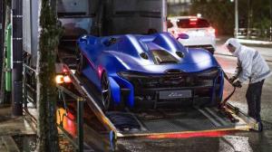 Взгляните, каково приходится водителю McLaren Elva под дождем