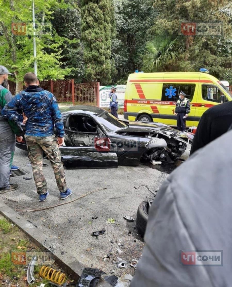 В Сочи «в хлам» разбили редкий Dodge Viper