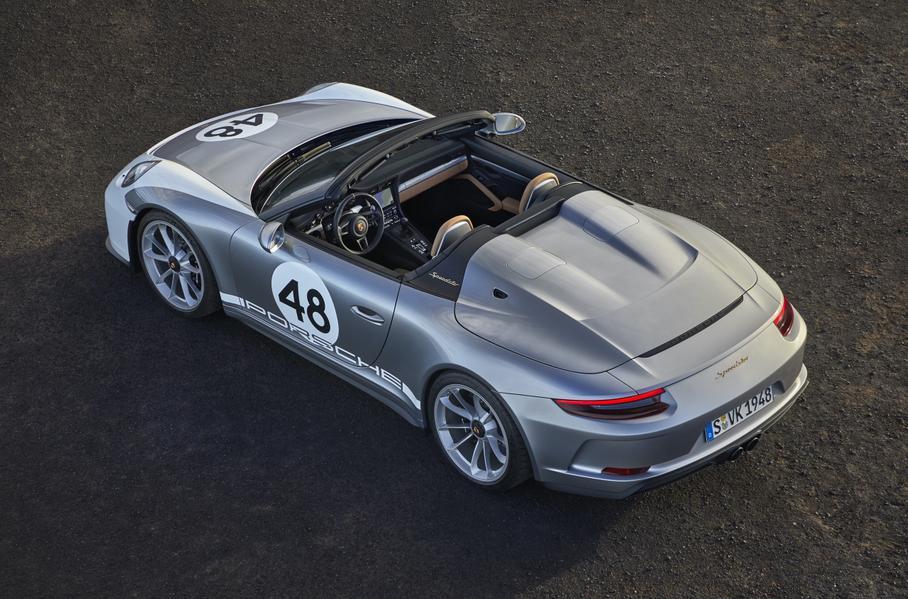 Покупателю Porsche 911 за 550 000 долларов подарили часы и экскурсию