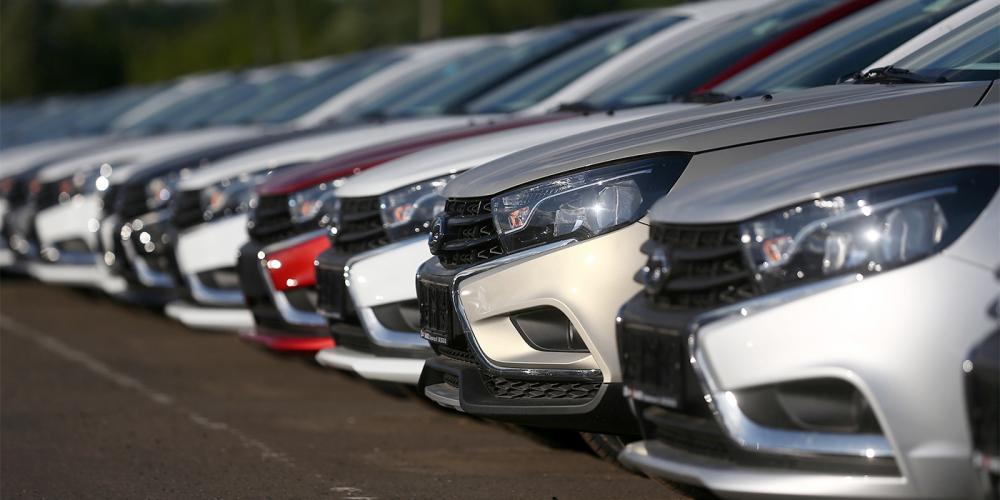 В апреле продажи новых машин в России упали на 72,4%