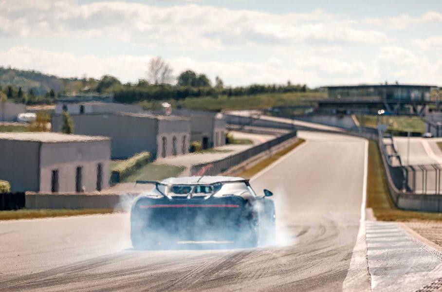 Посмотрите, как тестируют 1500-сильный Bugatti за 240 миллионов рублей