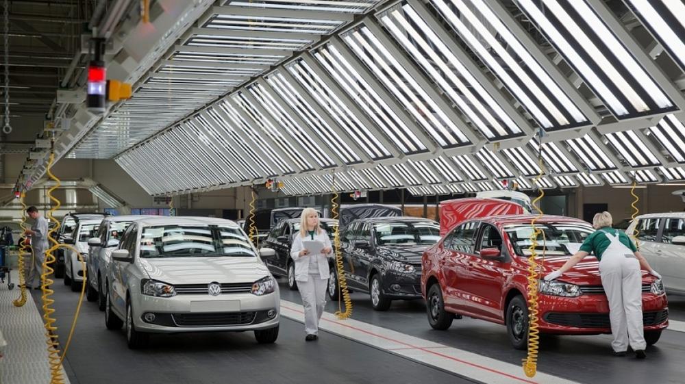 Работникам Volkswagen в Калуге предложили уволиться за шесть окладов