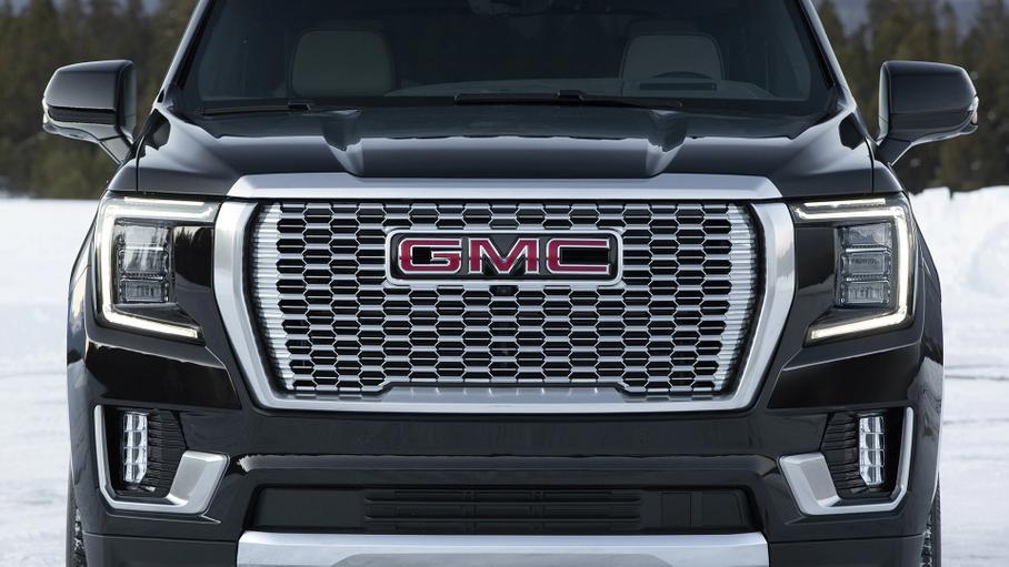 GMC Yukon получил подсветку переднего логотипа