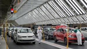 Работникам Volkswagen в Калуге предложили уволиться за шесть окладов