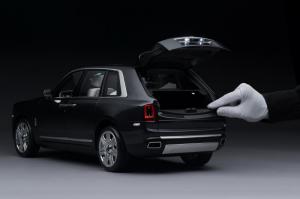 Копия Rolls-Royce Cullinan в масштабе 1:8