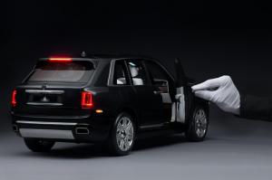 Копия Rolls-Royce Cullinan в масштабе 1:8