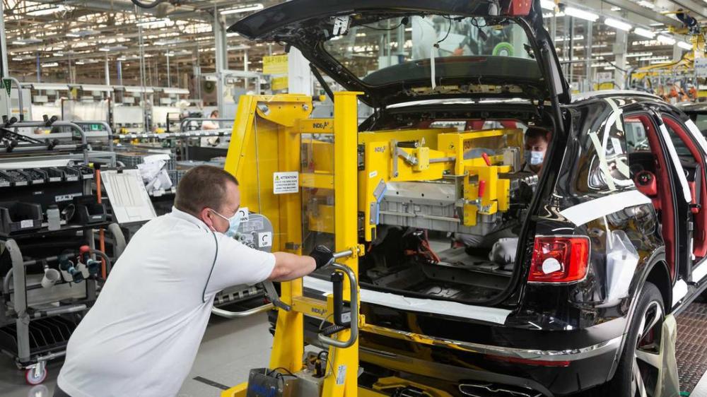 Bentley возобновила производство по новым правилам