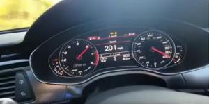 Нарушитель разогнался на Audi до 325 км/ч. Теперь его разыскивает полиция