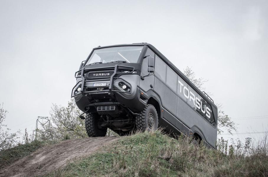 Украинский автобус-вездеход наградили за дизайн и инновации