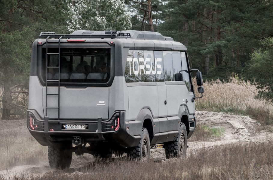 Украинский автобус-вездеход наградили за дизайн и инновации