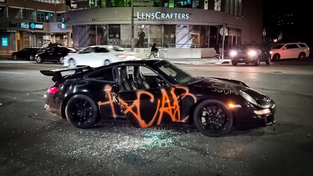 В США протестующие изувечили Porsche 911 GT3 RS
