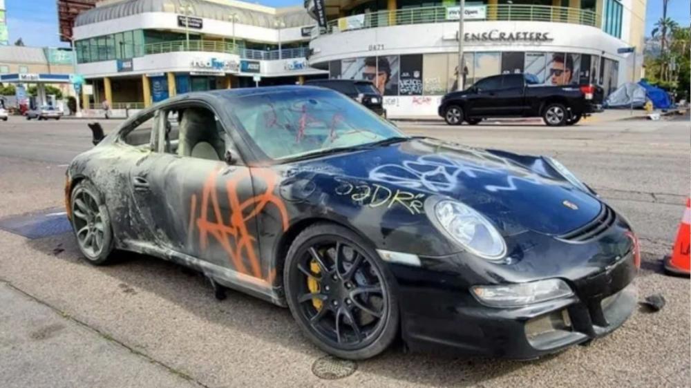 В США протестующие изувечили Porsche 911 GT3 RS