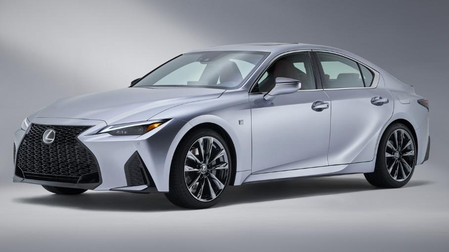 Дизайн нового Lexus IS раскрыли на фотографиях