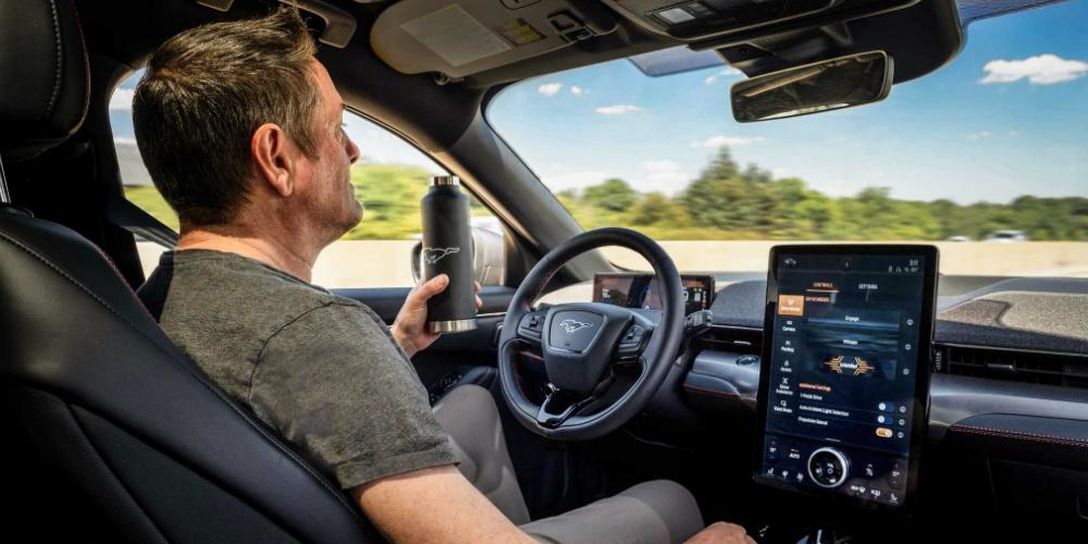 Электрический Mustang станет первым Ford с функцией езды без рук
