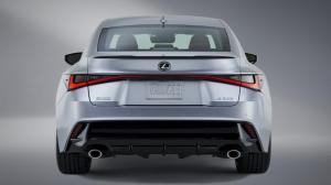 Дизайн нового Lexus IS раскрыли на фотографиях