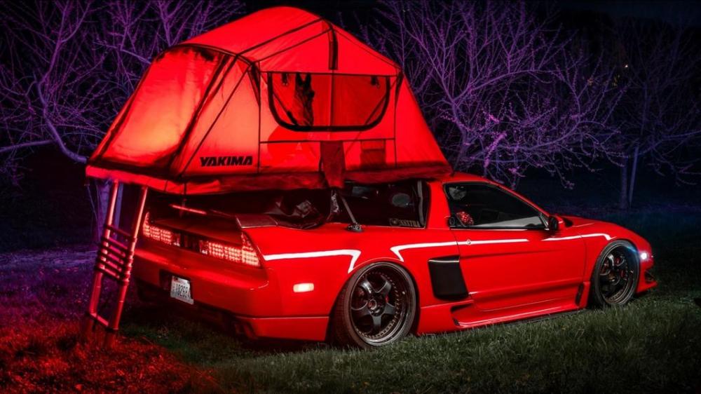 Американец превратил Honda NSX в автодом, чтобы путешествовать с собакой