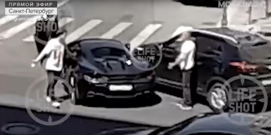 Видео: McLaren 570S попал в ДТП в центре Санкт-Петербурга