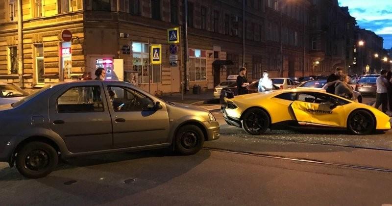 Российский блогер разбил спорткар за 17 млн рублей