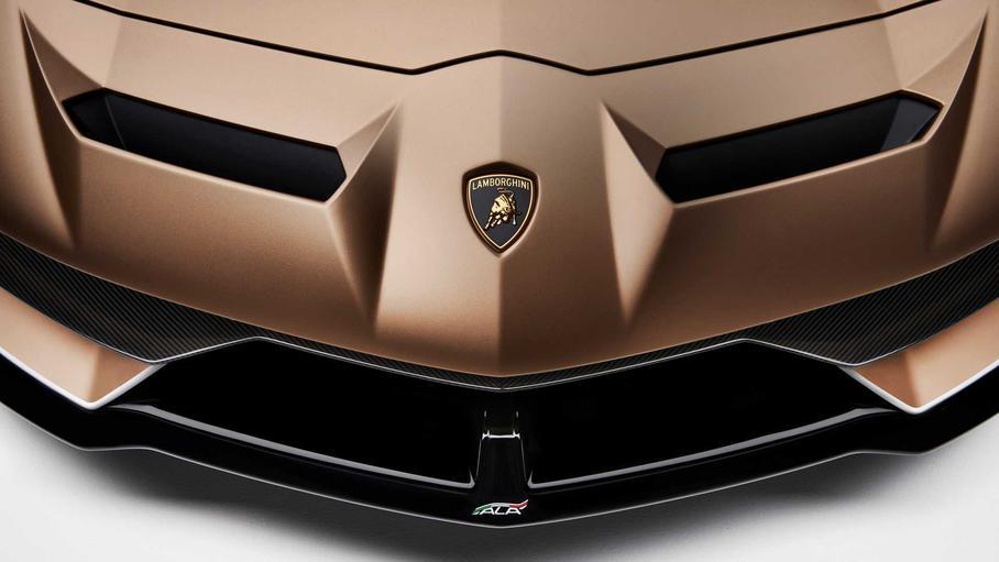 Lamborghini готова показать загадочную модель